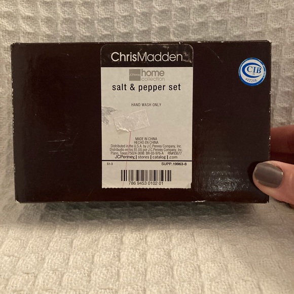 Chris Madden Acorn Salt & Pepper Shakers - Picture 7 of 7